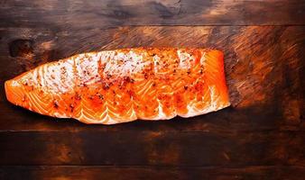 saumon grillé. aliments sains saumon cuit au four. plat de poisson chaud.