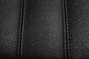 la texture des chaises en cuir noir. les coutures se referment. photo
