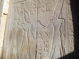 relief des dieux et des pharaons égyptiens