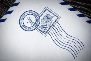 lettre recommandée avec blason et cachet. photo