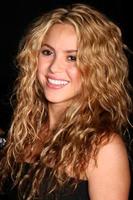 shakira dans la salle de presse aux alma awards à pasadena, ca le 17 août 2008 photo