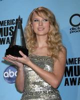 Taylor Swift dans la salle de presse des American Music Awards 2008 au Nokia Theatre de Los Angeles, le 23 novembre 2008 photo
