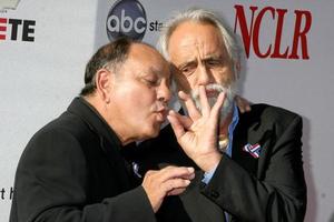 Cheech marin et tommy chong arrivant aux prix alma à pasadena, ca le 17 août 2008 photo