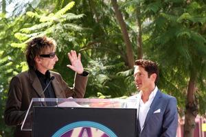 Barry Manilow et Dave Koz lors de la cérémonie des étoiles du Hollywood Walk of Fame en l'honneur de Dave Koz Capital Building à Hollywood Los Angeles, le 22 septembre 2009 photo