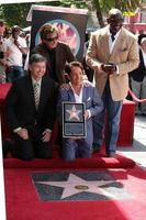 leron gubler, barry manilow, chris gardner et dave koz au hollywood walk of fame star cérémonie en l'honneur de dave koz capital building à hollywood los angeles, ca le 22 septembre 2009 photo