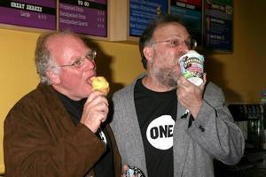 ben cohen et jerry greenfield de ben et jerry s ben et jerry s conférence de presse soutenant un burbank, ca le 7 avril 2008 photo