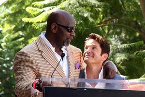 Chris Gardner et Dave Koz lors de la cérémonie des étoiles du Hollywood Walk of Fame en l'honneur de Dave Koz Capital Building à Hollywood Los Angeles, le 22 septembre 2009 photo