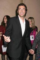 Zachary Levi arrivant à une belle romance au profit du Fonds du cinéma et de la télévision aux studios Sony à Culver City, Californie, le 8 novembre 2008 photo