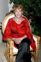 jeanne cooper lors d'une fête privée du 80e anniversaire de jeanne cooper organisée par lee bell chez elle à beverly hills, ca le 23 octobre 2008 photo