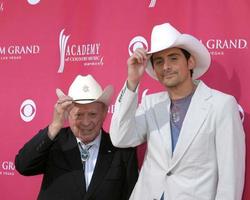 jimmy dickens brad paisley mgm garden arena las vegas, nv 23 mai 2006 photo