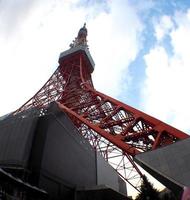 tour de tokyo couleur rouge et blanche. photo