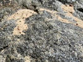 texture de surface de la vieille pierre pointue rayée gris naturel avec du sable fin. l'arrière-plan photo
