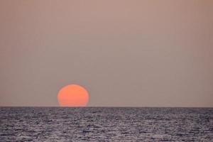 coucher de soleil sur l'océan photo