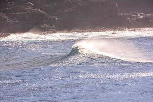 énormes vagues de la mer photo