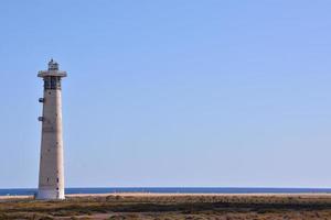 phare en bord de mer photo