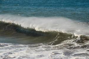 énormes vagues de la mer photo