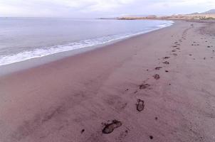 plage de sable abandonnée photo