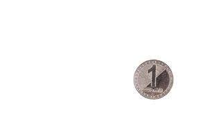 pièce de monnaie en métal, dénomination, un lari géorgie. fond blanc isolé. photo