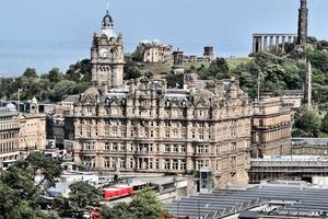 une vue panoramique d'edimbourg en ecosse photo