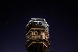 Bruges, Belgique, 2020 - haut du beffroi de bruges la nuit photo