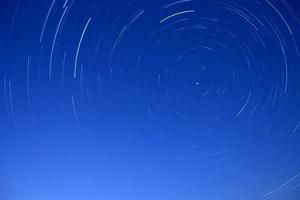 traînées d'étoiles autour de polaris, photo