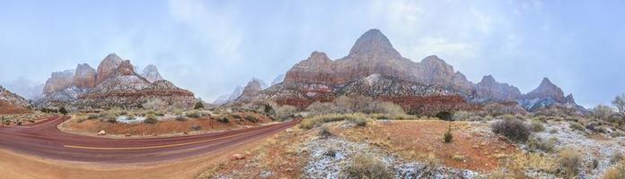 route de springdale dans le parc national de zion photo