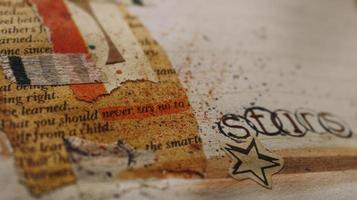 gros plan de pages de scrapbooking et de mises en page artistiques photo