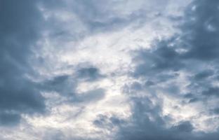 arrière-plan nuageux abstrait, belles traînées naturelles de ciel et de nuages photo