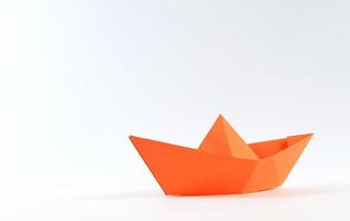 bateau en papier orange photo