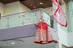 conception de broderie de jupe lengha de mariée de mariage indien photo