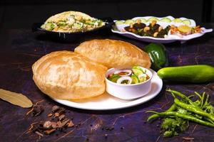 chole bhature ou chana masala est un célèbre plat indien photo