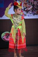 jakarta, indonésie en novembre 2022. les jeunes enfants de la maternelle à l'école primaire participent au concours national de danse de l'archipel. photo