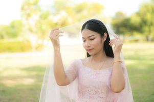 concept de beauté et de soins de la peau d'une jeune femme asiatique. photo