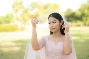 concept de beauté et de soins de la peau d'une jeune femme asiatique. photo