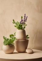 pot en céramique beige avec plante sur podium en pierre de marbre naturel. atelier, produit photo