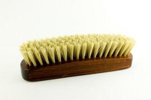 brosse pour vêtements sur fond blanc photo