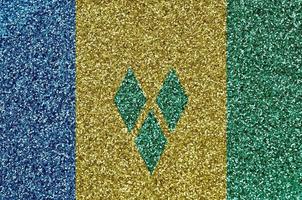 drapeau de saint vincent et les grenadines représenté sur de nombreux petits sequins brillants. fond de festival coloré pour la fête photo