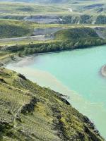 le confluent des rivières katun et chuya, altaï, russie photo