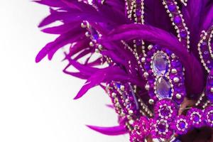 casque brodé avec des pierres et des plumes pour le carnaval photo