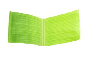image d'arrière-plan de feuille de bananier naturel vert frais isolé sur fond blanc photo
