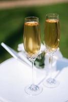 verres de mariage pour le vin et le champagne photo
