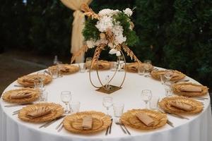 salle de banquet pour les mariages, salle de banquet avec décor atmosphérique photo