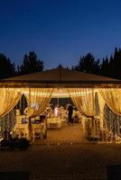 salle de banquet pour les mariages, salle de banquet avec décor atmosphérique photo