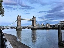 une vue sur la tamise près de westminster photo