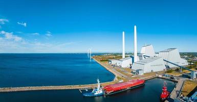 vue aérienne des centrales électriques les plus belles et les plus écologiques du monde. photo