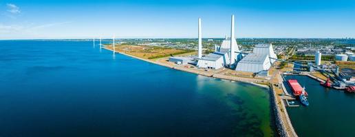vue aérienne des centrales électriques les plus belles et les plus écologiques du monde. photo