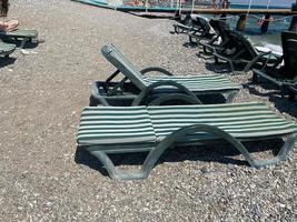 chaise longue sur la plage envoyer un fond d'espace de copie vide vue de l'été d'été bannière de tourisme photo