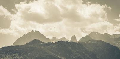 magnifique panorama montagneux et alpin boisé à pongau salzbourg autriche. photo