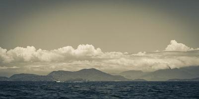 panorama des îles tropicales ilha grande angra dos reis brésil. photo