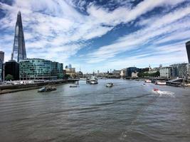 une vue sur la tamise près de westminster photo